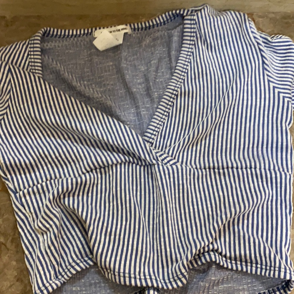 Low v-neck white and blue crop top